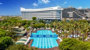 CONCORDE DELUXE RESORT Pools & Beach